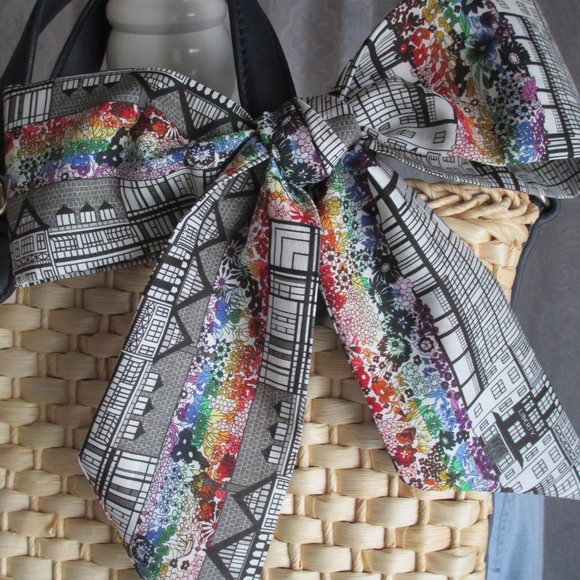 Liberty of London Accessories - NWT Liberty of London Art Fabric Twilly Scarf